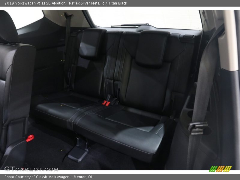 Reflex Silver Metallic / Titan Black 2019 Volkswagen Atlas SE 4Motion