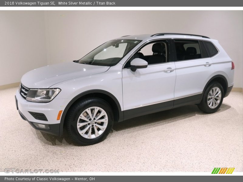 White Silver Metallic / Titan Black 2018 Volkswagen Tiguan SE