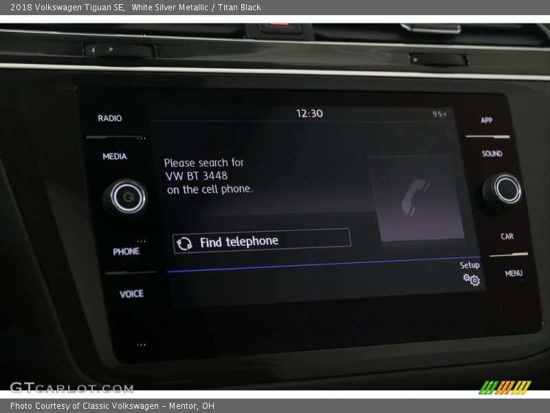 White Silver Metallic / Titan Black 2018 Volkswagen Tiguan SE