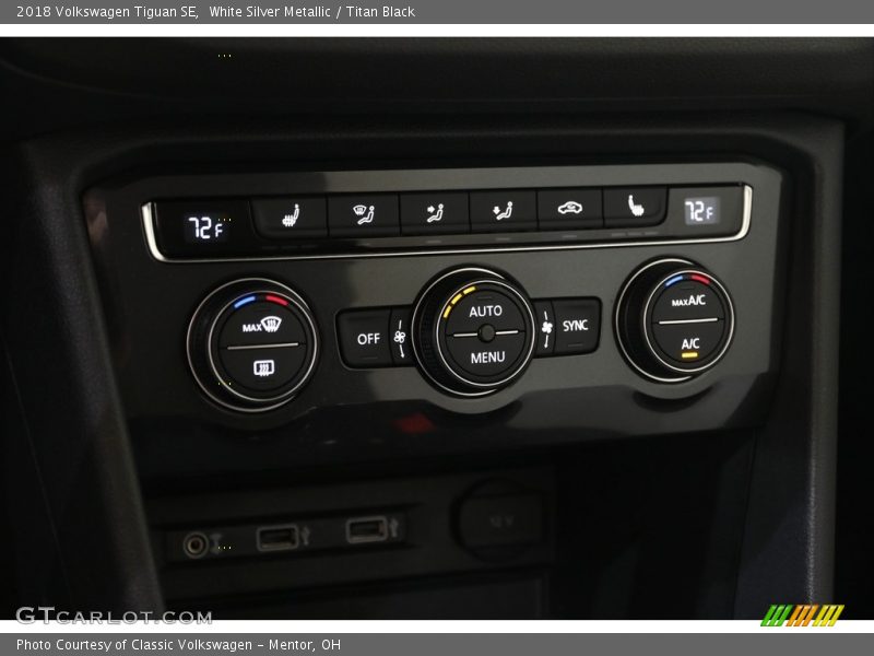 White Silver Metallic / Titan Black 2018 Volkswagen Tiguan SE