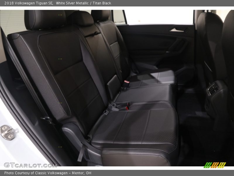 White Silver Metallic / Titan Black 2018 Volkswagen Tiguan SE