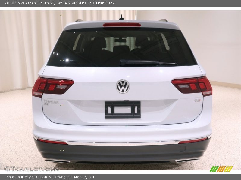 White Silver Metallic / Titan Black 2018 Volkswagen Tiguan SE