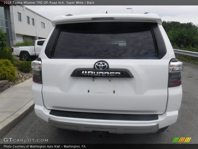 Super White / Black 2018 Toyota 4Runner TRD Off-Road 4x4