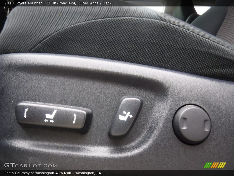 Super White / Black 2018 Toyota 4Runner TRD Off-Road 4x4