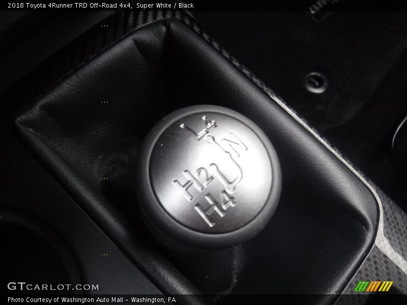 Super White / Black 2018 Toyota 4Runner TRD Off-Road 4x4