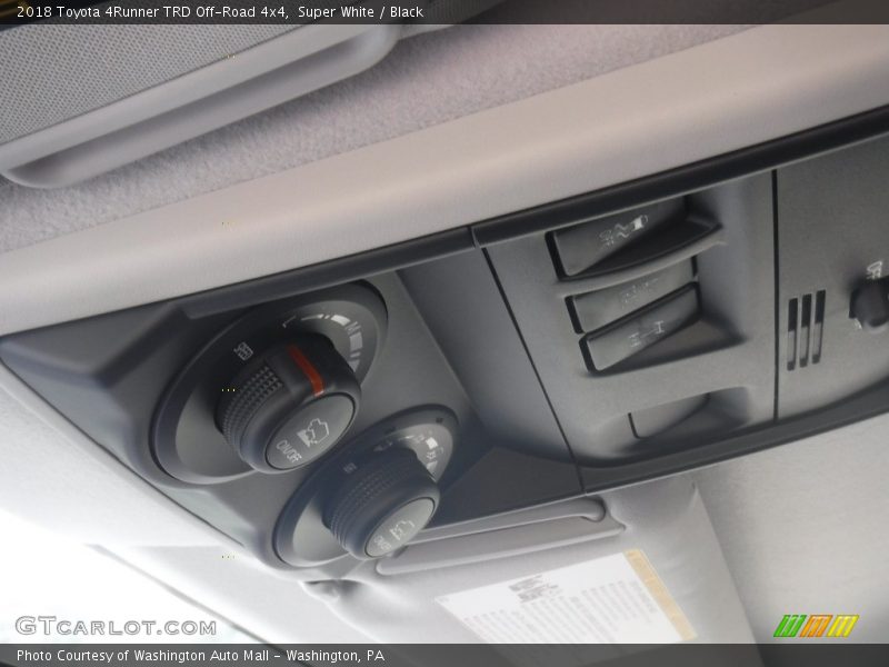 Super White / Black 2018 Toyota 4Runner TRD Off-Road 4x4