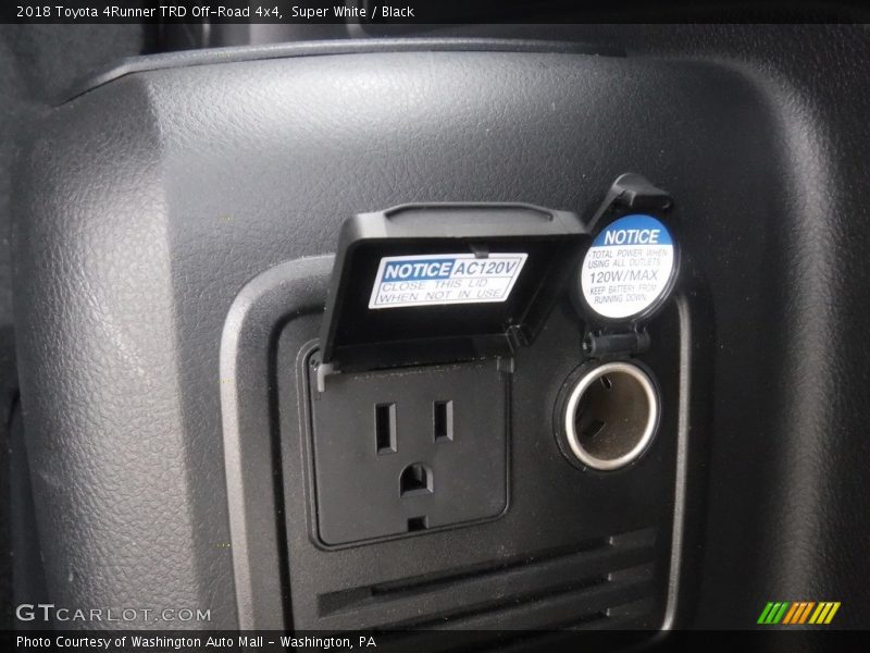 Super White / Black 2018 Toyota 4Runner TRD Off-Road 4x4