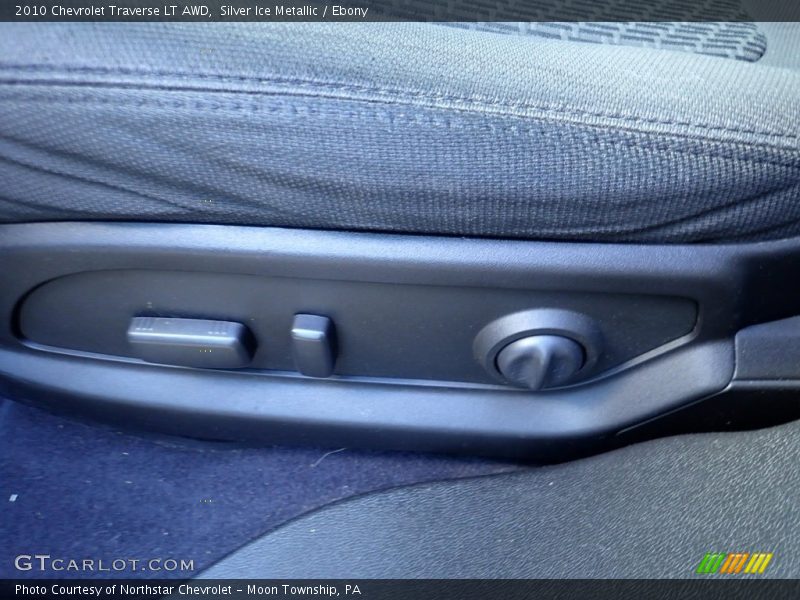 Silver Ice Metallic / Ebony 2010 Chevrolet Traverse LT AWD