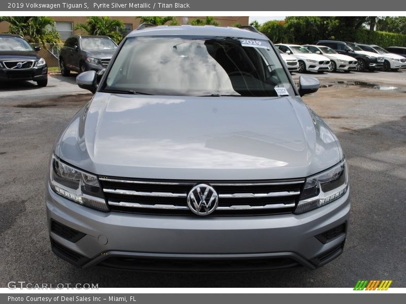 Pyrite Silver Metallic / Titan Black 2019 Volkswagen Tiguan S