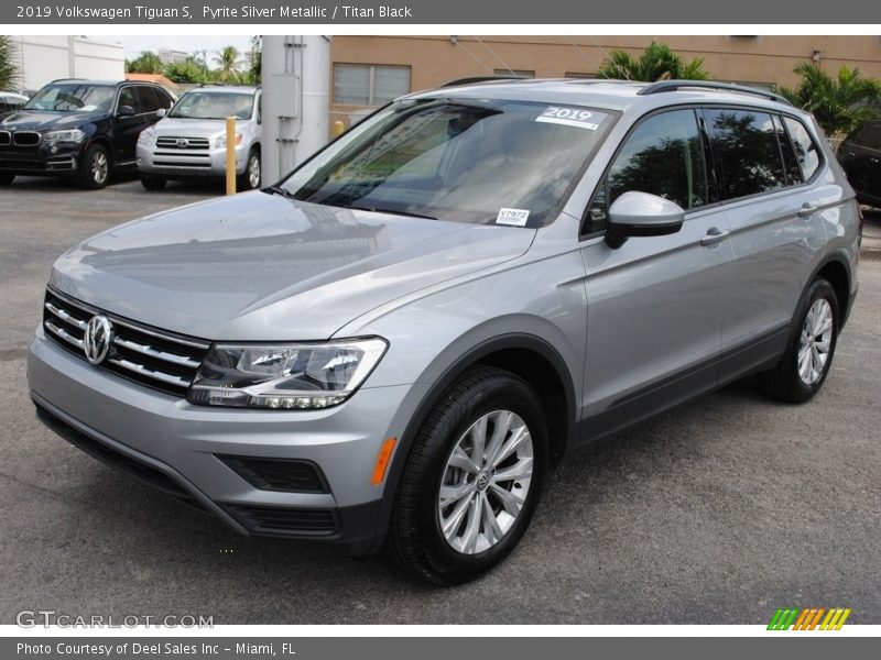 Pyrite Silver Metallic / Titan Black 2019 Volkswagen Tiguan S