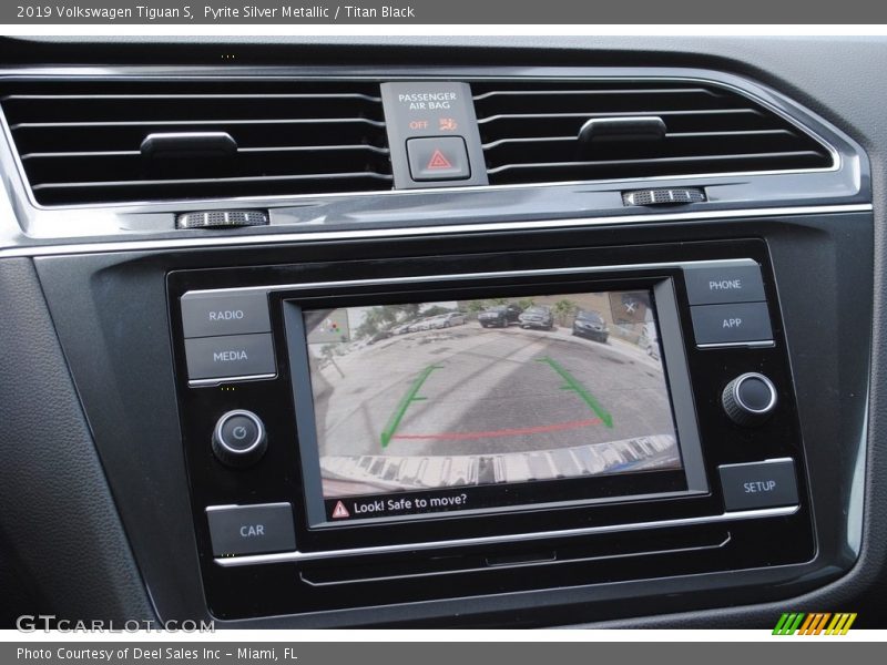 Pyrite Silver Metallic / Titan Black 2019 Volkswagen Tiguan S