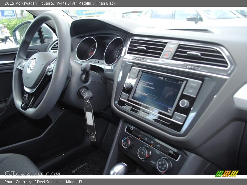 Pyrite Silver Metallic / Titan Black 2019 Volkswagen Tiguan S