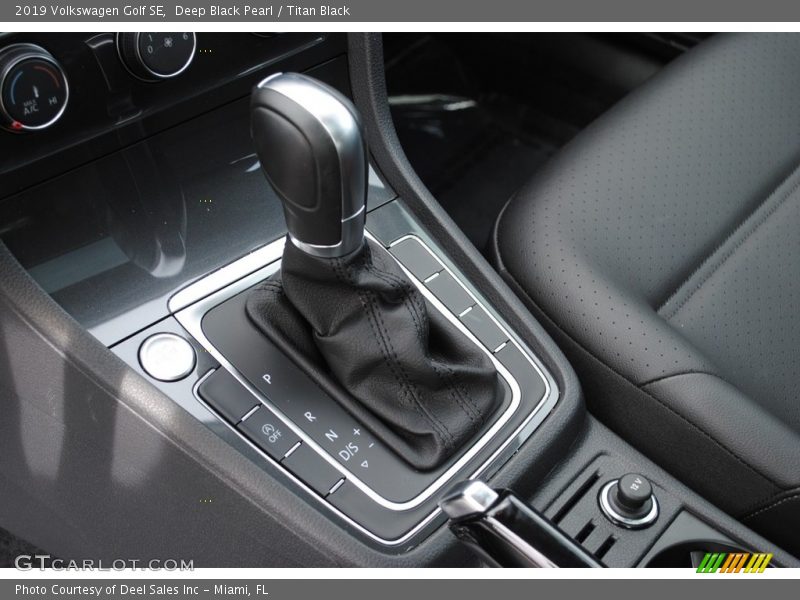 Deep Black Pearl / Titan Black 2019 Volkswagen Golf SE