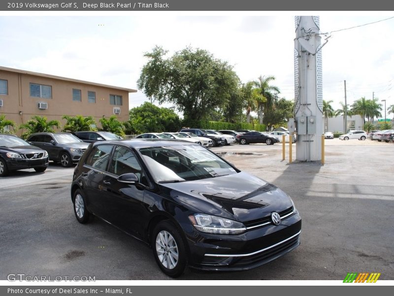 Deep Black Pearl / Titan Black 2019 Volkswagen Golf S