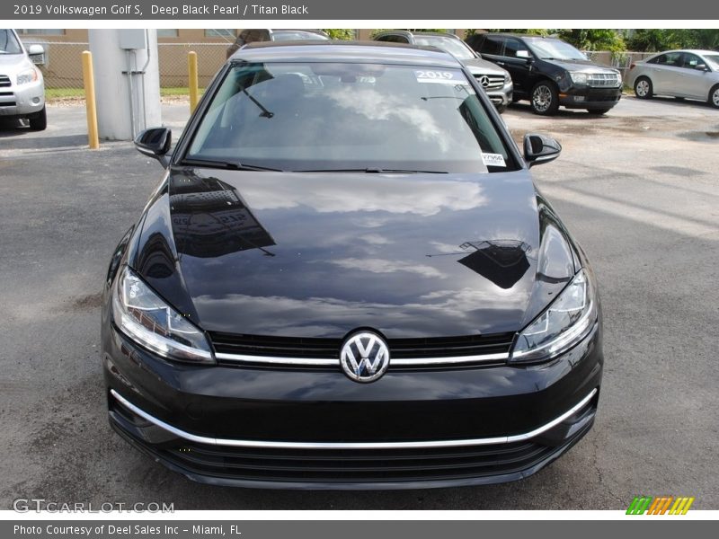 Deep Black Pearl / Titan Black 2019 Volkswagen Golf S