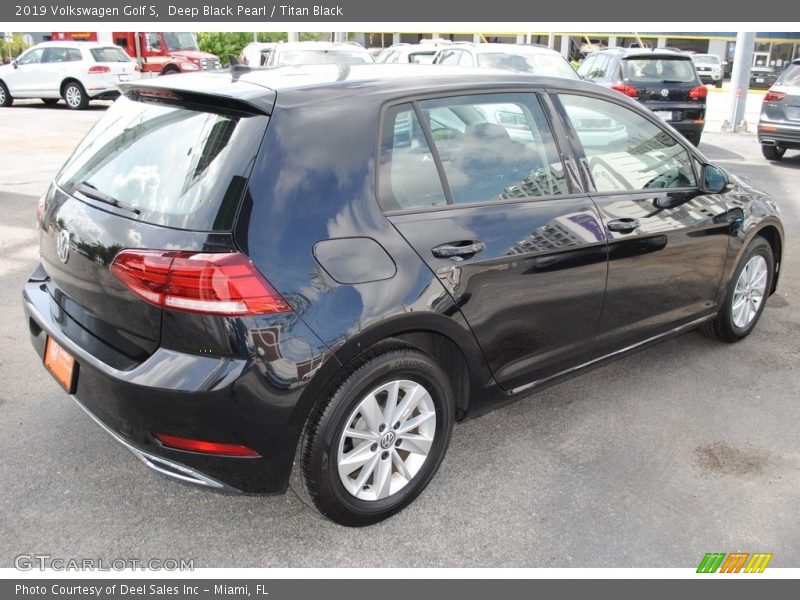 Deep Black Pearl / Titan Black 2019 Volkswagen Golf S
