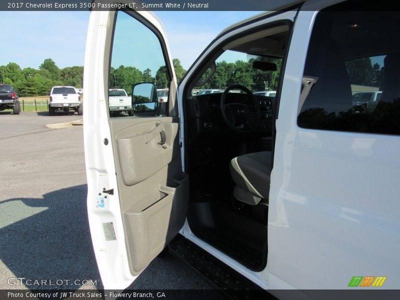 Summit White / Neutral 2017 Chevrolet Express 3500 Passenger LT