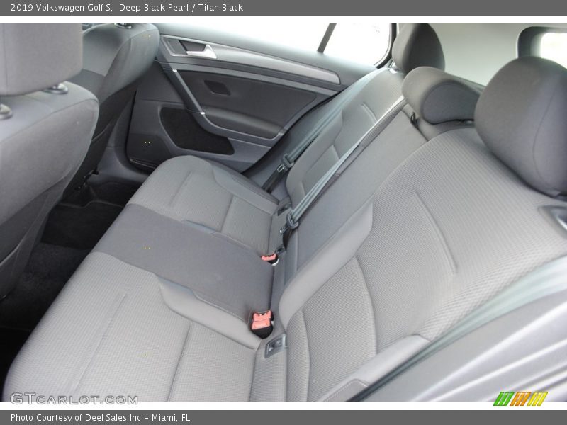 Deep Black Pearl / Titan Black 2019 Volkswagen Golf S