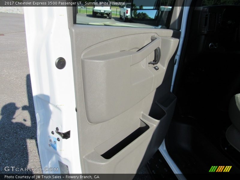 Summit White / Neutral 2017 Chevrolet Express 3500 Passenger LT
