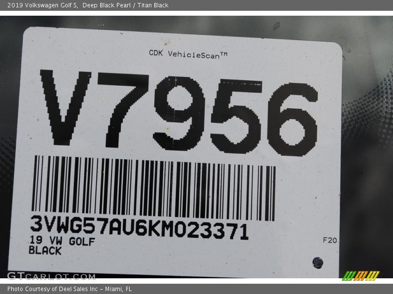 Deep Black Pearl / Titan Black 2019 Volkswagen Golf S