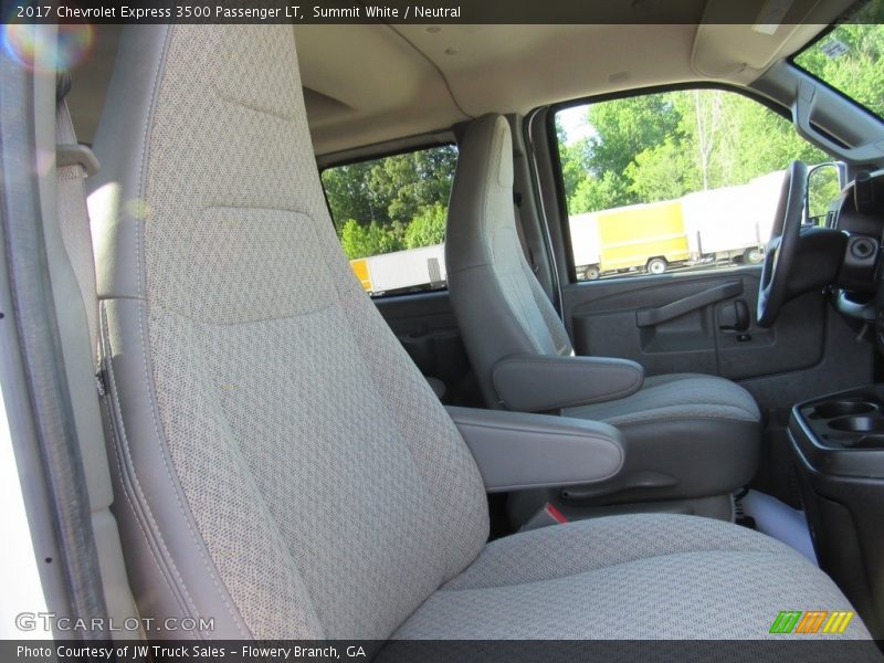 Summit White / Neutral 2017 Chevrolet Express 3500 Passenger LT