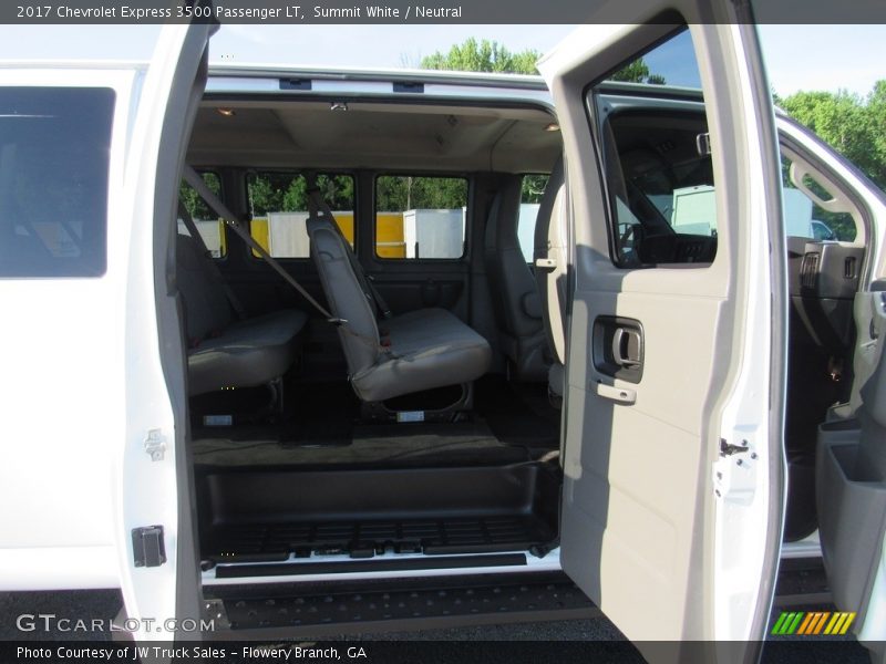 Summit White / Neutral 2017 Chevrolet Express 3500 Passenger LT
