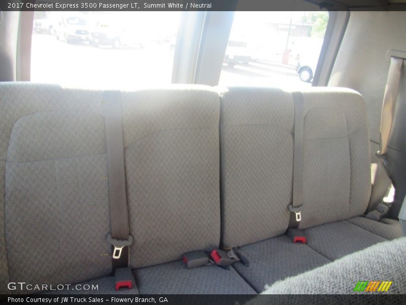 Summit White / Neutral 2017 Chevrolet Express 3500 Passenger LT