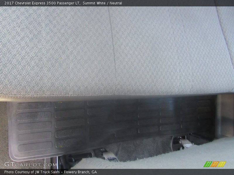 Summit White / Neutral 2017 Chevrolet Express 3500 Passenger LT