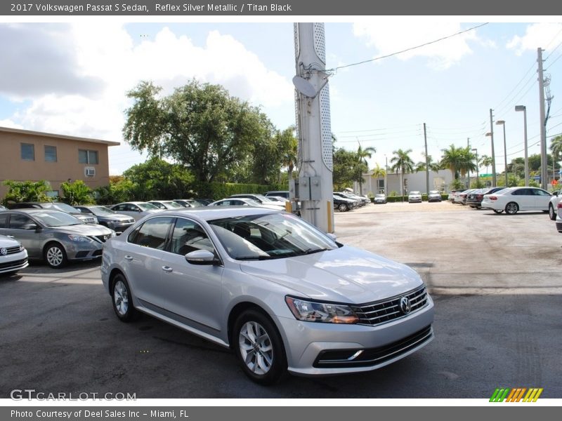 Reflex Silver Metallic / Titan Black 2017 Volkswagen Passat S Sedan