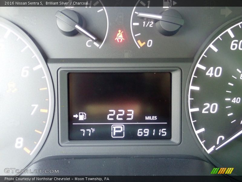 Brilliant Silver / Charcoal 2016 Nissan Sentra S