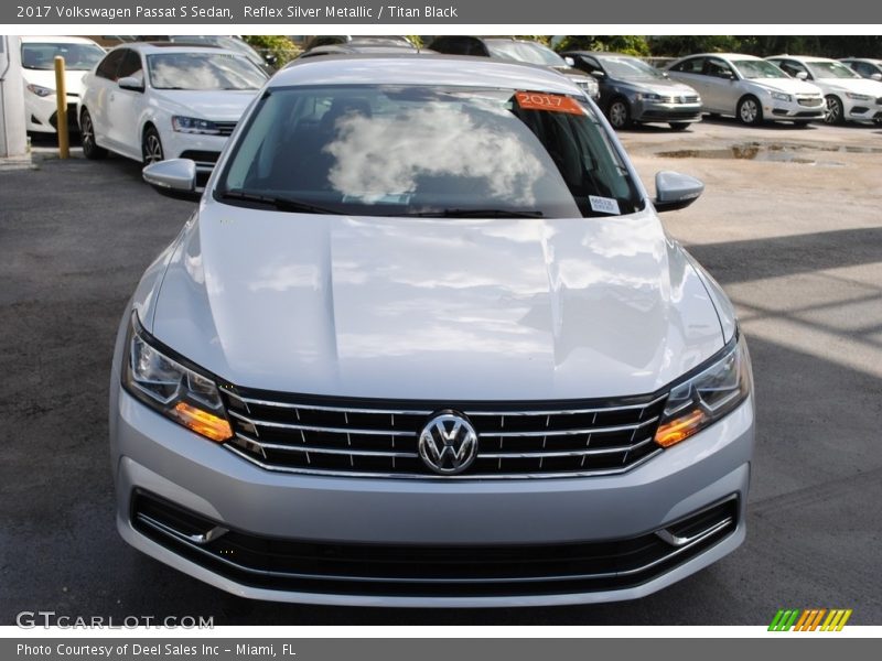 Reflex Silver Metallic / Titan Black 2017 Volkswagen Passat S Sedan
