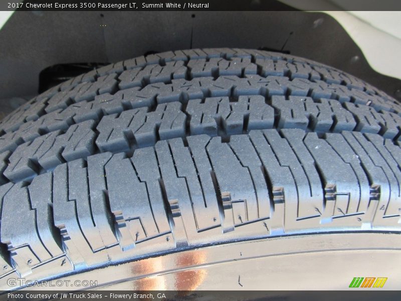 Summit White / Neutral 2017 Chevrolet Express 3500 Passenger LT