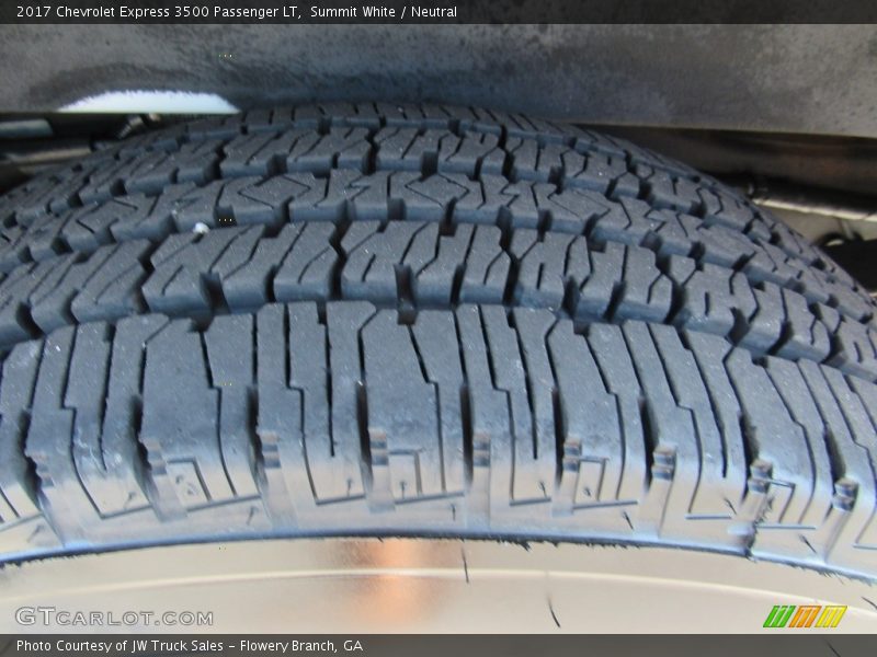 Summit White / Neutral 2017 Chevrolet Express 3500 Passenger LT