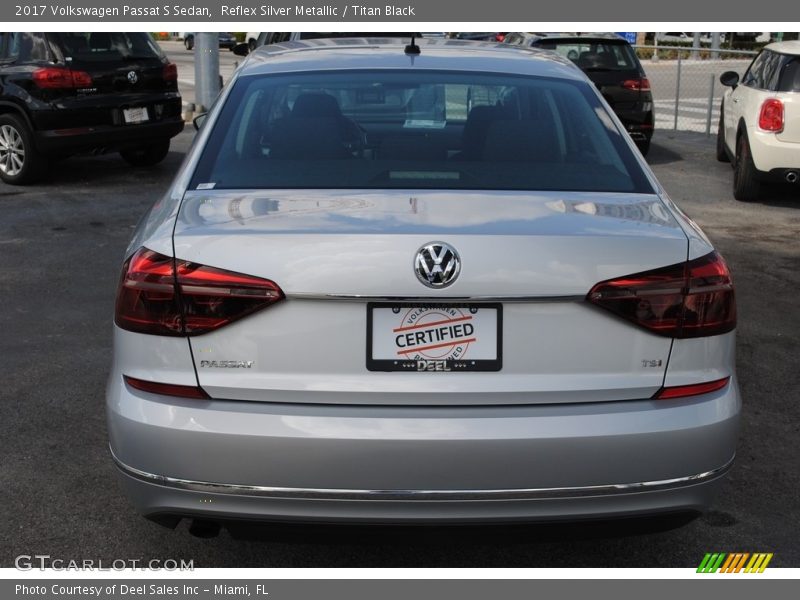 Reflex Silver Metallic / Titan Black 2017 Volkswagen Passat S Sedan