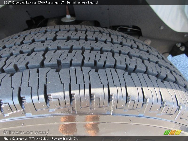 Summit White / Neutral 2017 Chevrolet Express 3500 Passenger LT