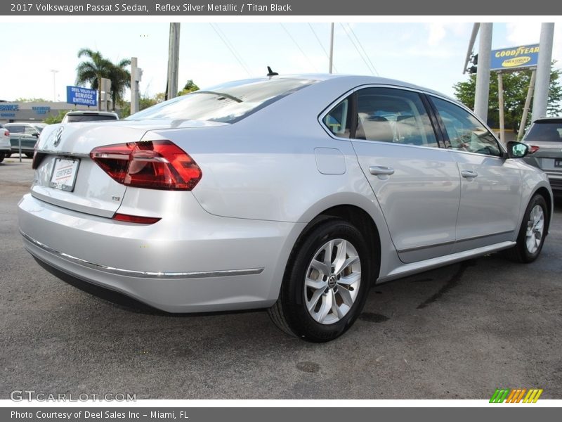 Reflex Silver Metallic / Titan Black 2017 Volkswagen Passat S Sedan