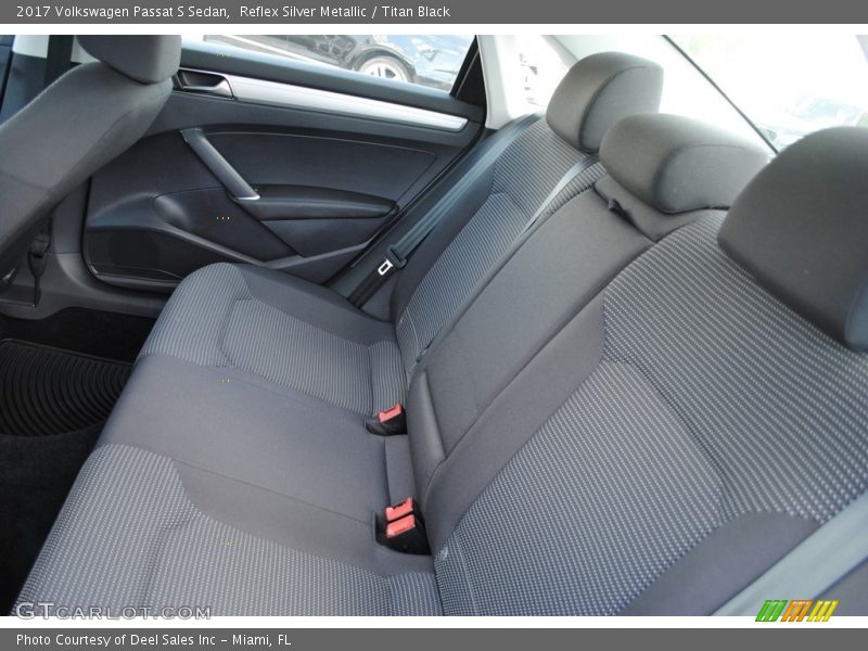 Reflex Silver Metallic / Titan Black 2017 Volkswagen Passat S Sedan