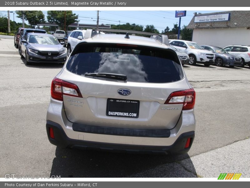 Magnetite Gray Metallic / Ivory 2018 Subaru Outback 2.5i Limited