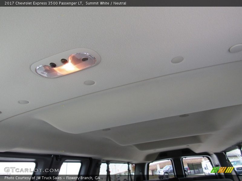 Summit White / Neutral 2017 Chevrolet Express 3500 Passenger LT