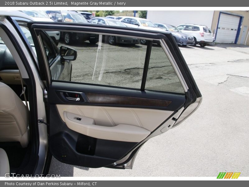 Magnetite Gray Metallic / Ivory 2018 Subaru Outback 2.5i Limited