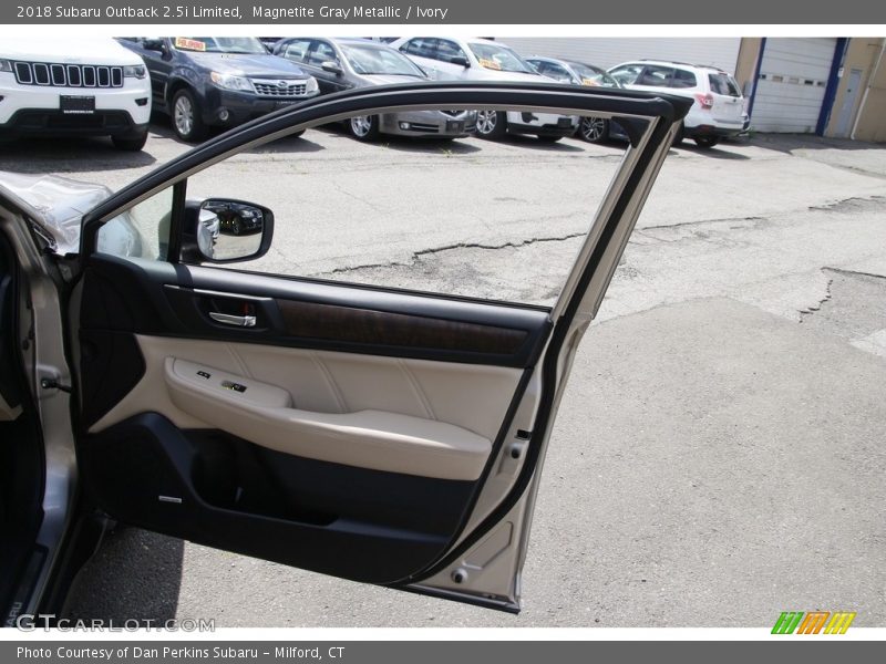 Magnetite Gray Metallic / Ivory 2018 Subaru Outback 2.5i Limited