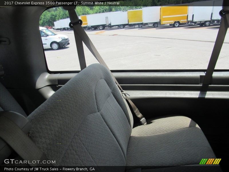 Summit White / Neutral 2017 Chevrolet Express 3500 Passenger LT