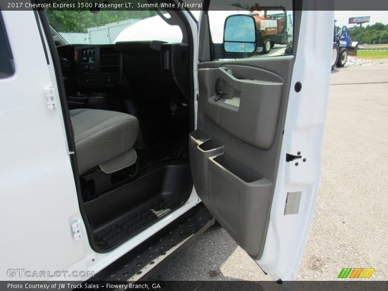 Summit White / Neutral 2017 Chevrolet Express 3500 Passenger LT