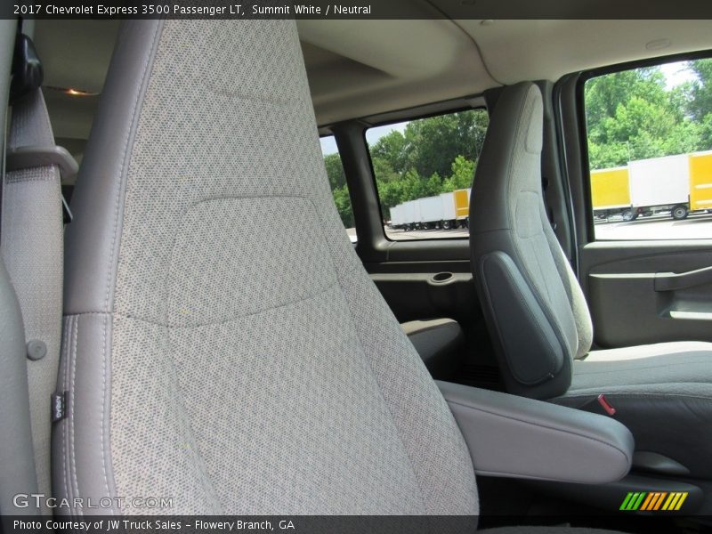 Summit White / Neutral 2017 Chevrolet Express 3500 Passenger LT