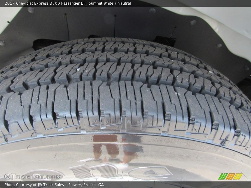 Summit White / Neutral 2017 Chevrolet Express 3500 Passenger LT