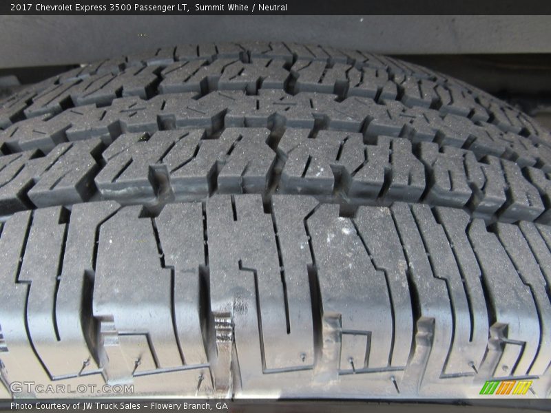 Summit White / Neutral 2017 Chevrolet Express 3500 Passenger LT