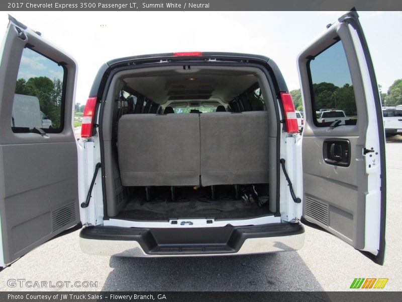 Summit White / Neutral 2017 Chevrolet Express 3500 Passenger LT