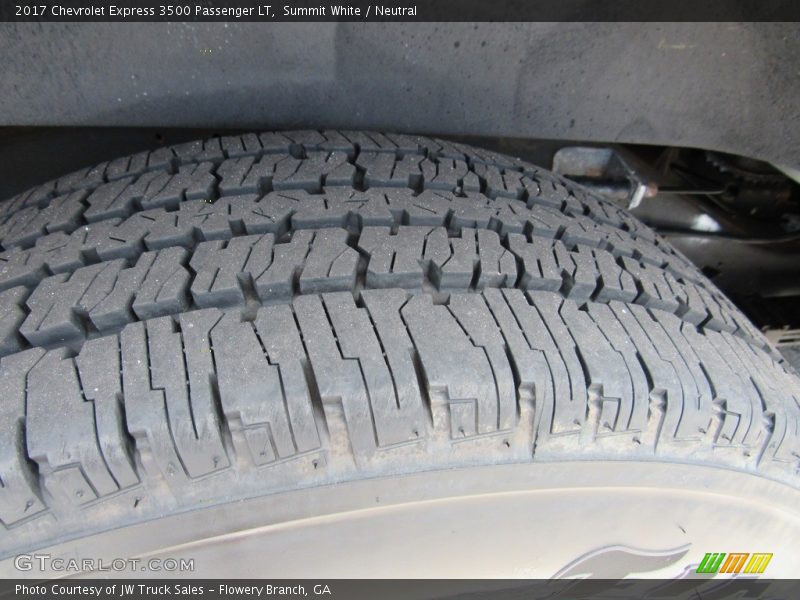 Summit White / Neutral 2017 Chevrolet Express 3500 Passenger LT