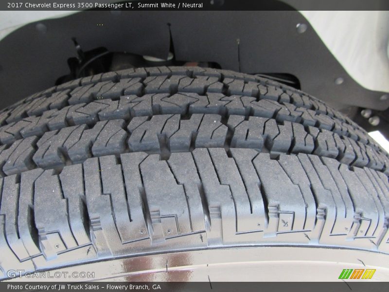 Summit White / Neutral 2017 Chevrolet Express 3500 Passenger LT