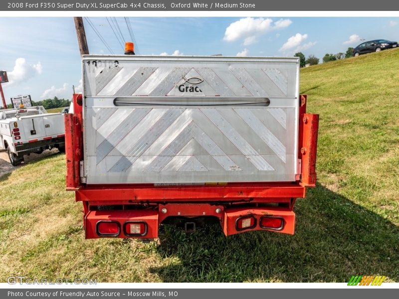 Oxford White / Medium Stone 2008 Ford F350 Super Duty XL SuperCab 4x4 Chassis